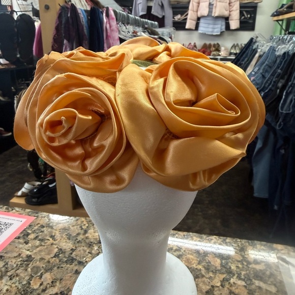 Vintage Clover Lane Satin Rose Hat Peach Gold Floral Fascinator USA